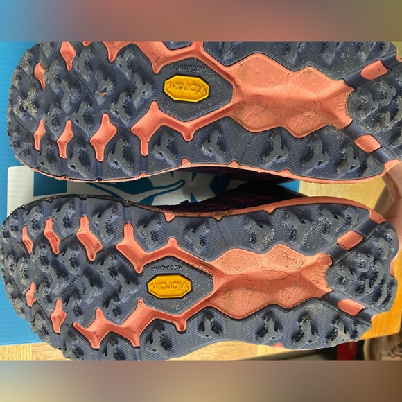 GENTLY USED Women’s Hoka Speedgoat 5 Mid GTX Size 7.5 - Picture 6 of 7